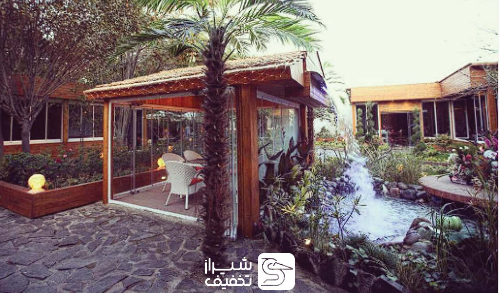 عکس از محیط باغ رستوران دورهمی