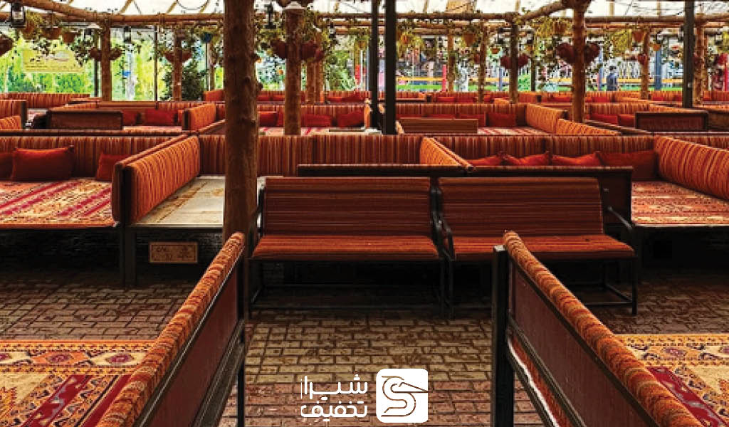 عکس محیط باغ رستوران منوچهری