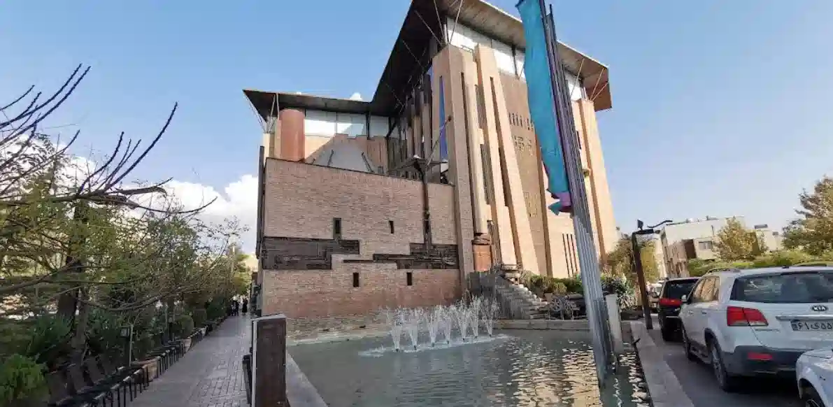باغ رستوران هفت خوان در شیراز